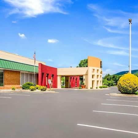 Quality Inn Roanoke Airport Екстер'єр фото