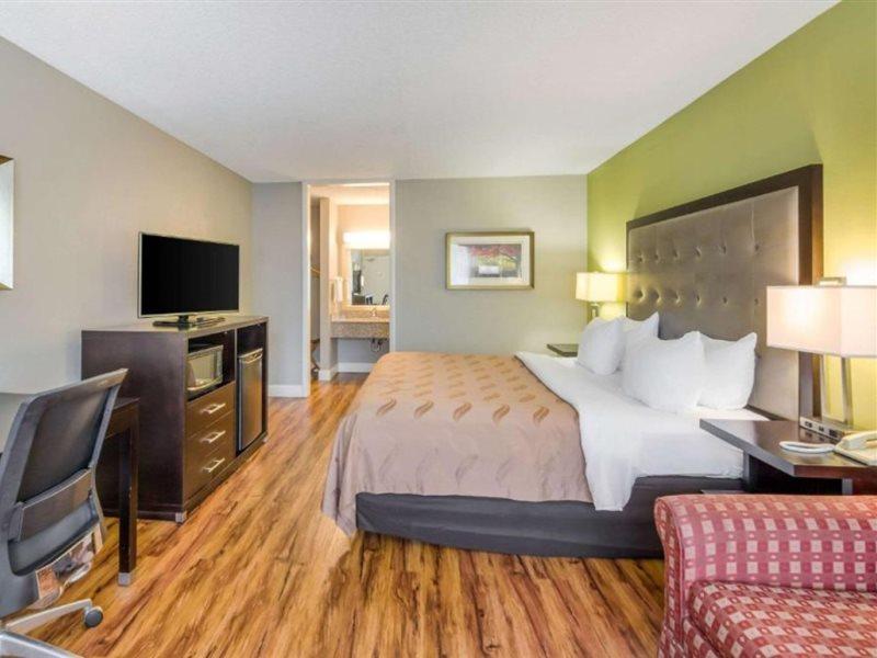 Quality Inn Roanoke Airport Екстер'єр фото