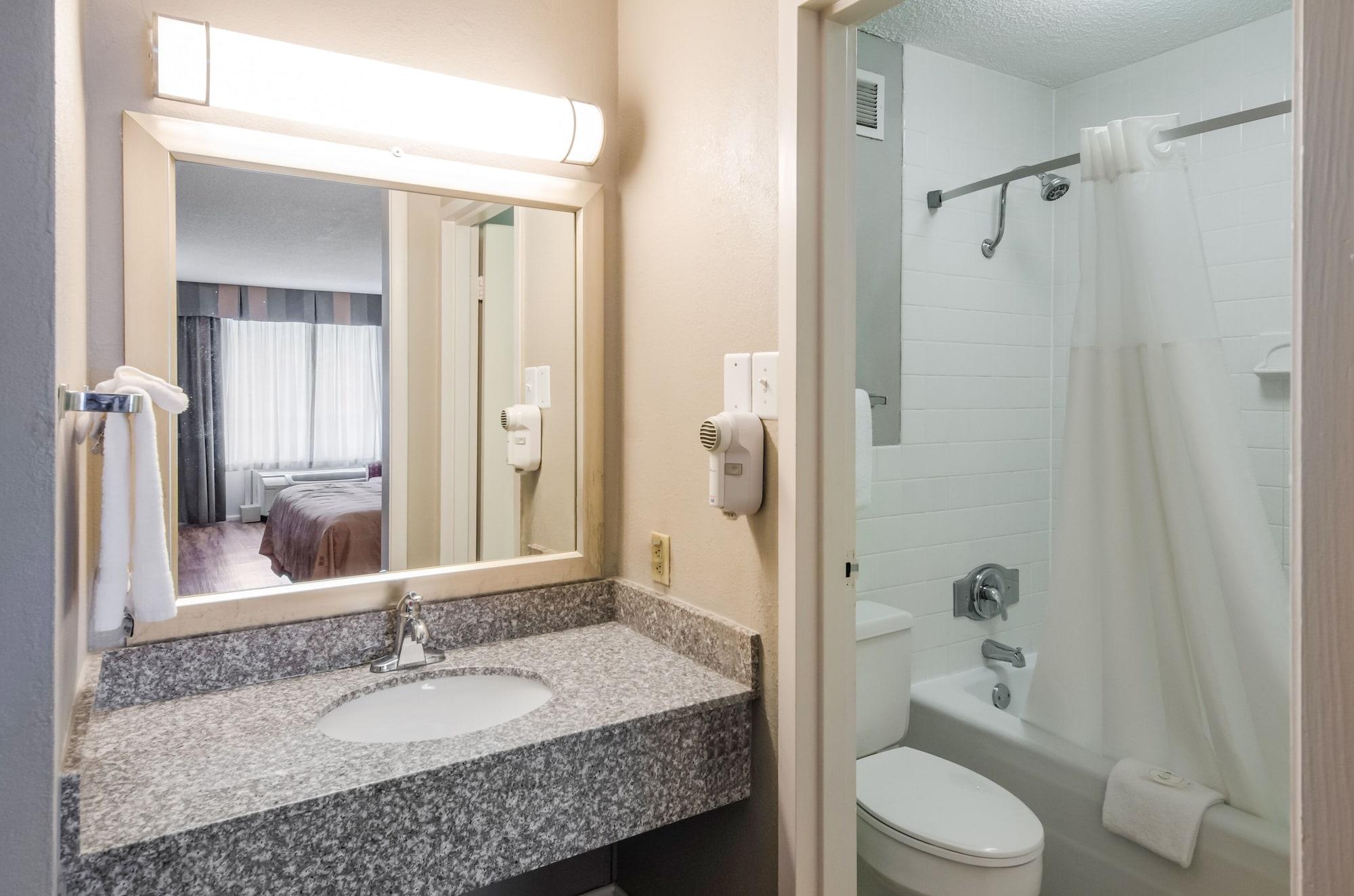 Quality Inn Roanoke Airport Екстер'єр фото