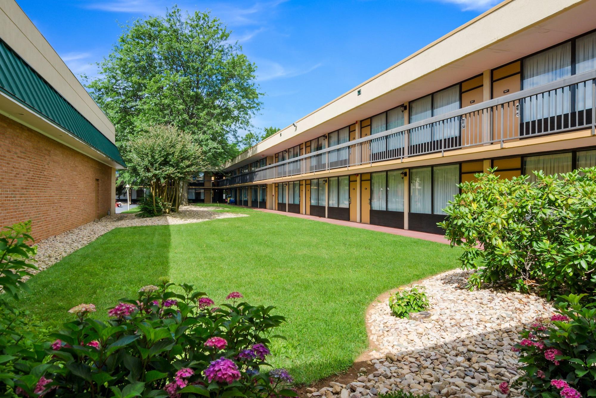 Quality Inn Roanoke Airport Екстер'єр фото