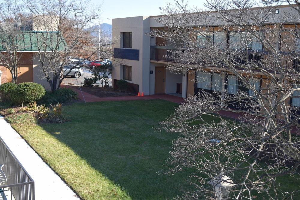 Quality Inn Roanoke Airport Екстер'єр фото