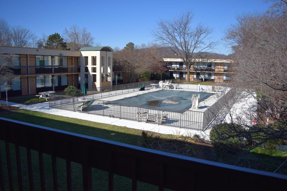 Quality Inn Roanoke Airport Екстер'єр фото