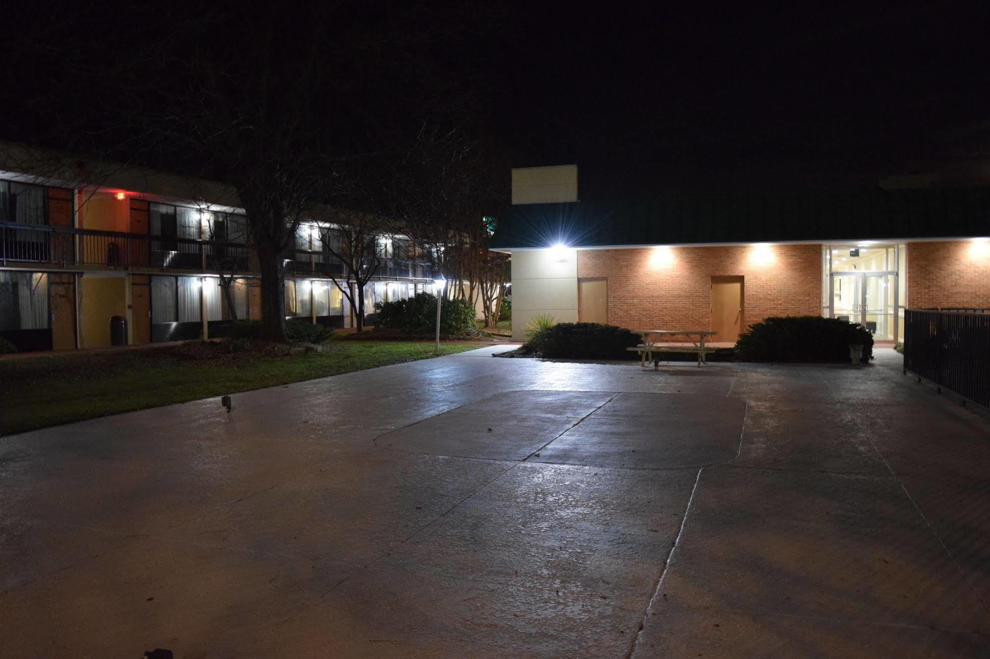 Quality Inn Roanoke Airport Екстер'єр фото