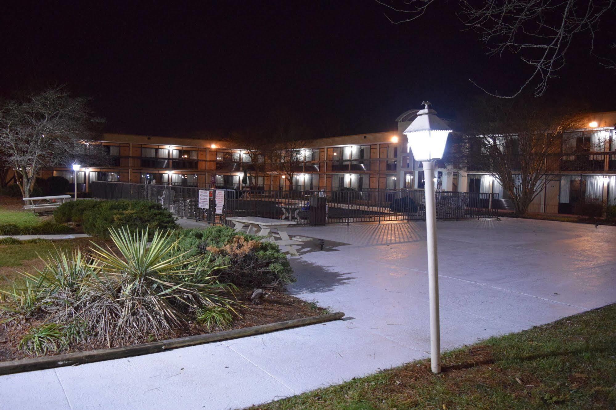 Quality Inn Roanoke Airport Екстер'єр фото
