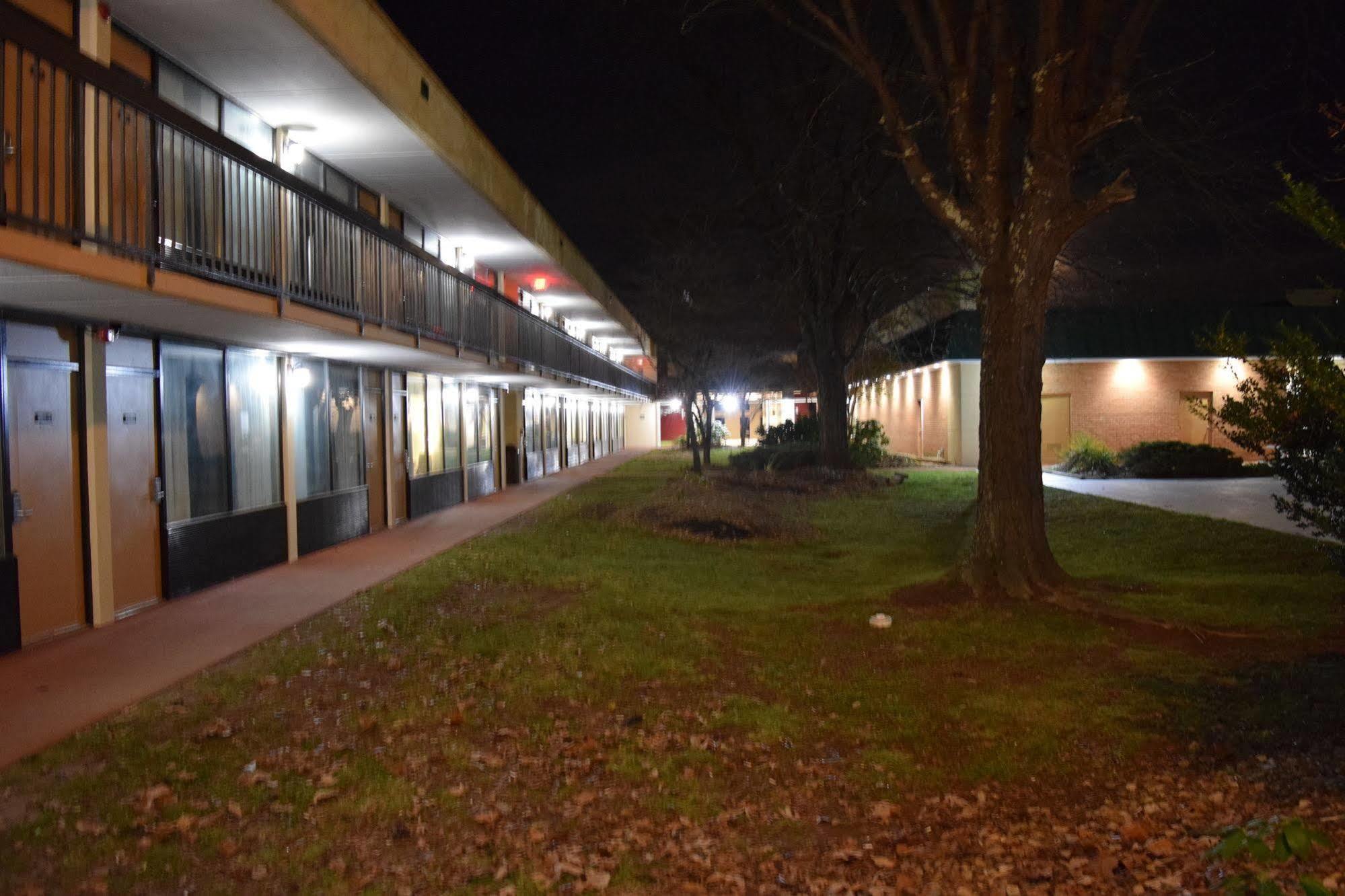 Quality Inn Roanoke Airport Екстер'єр фото