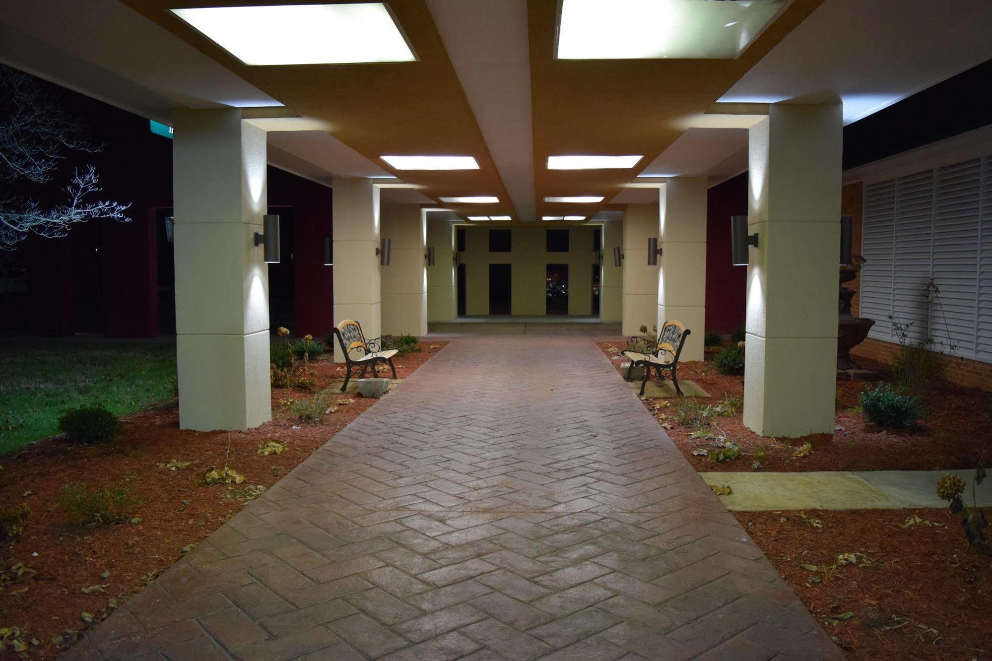 Quality Inn Roanoke Airport Екстер'єр фото