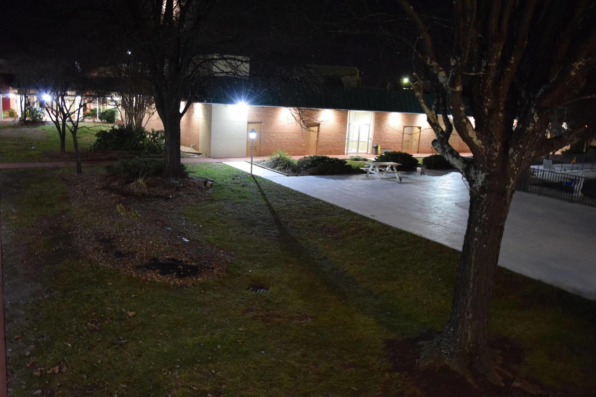 Quality Inn Roanoke Airport Екстер'єр фото