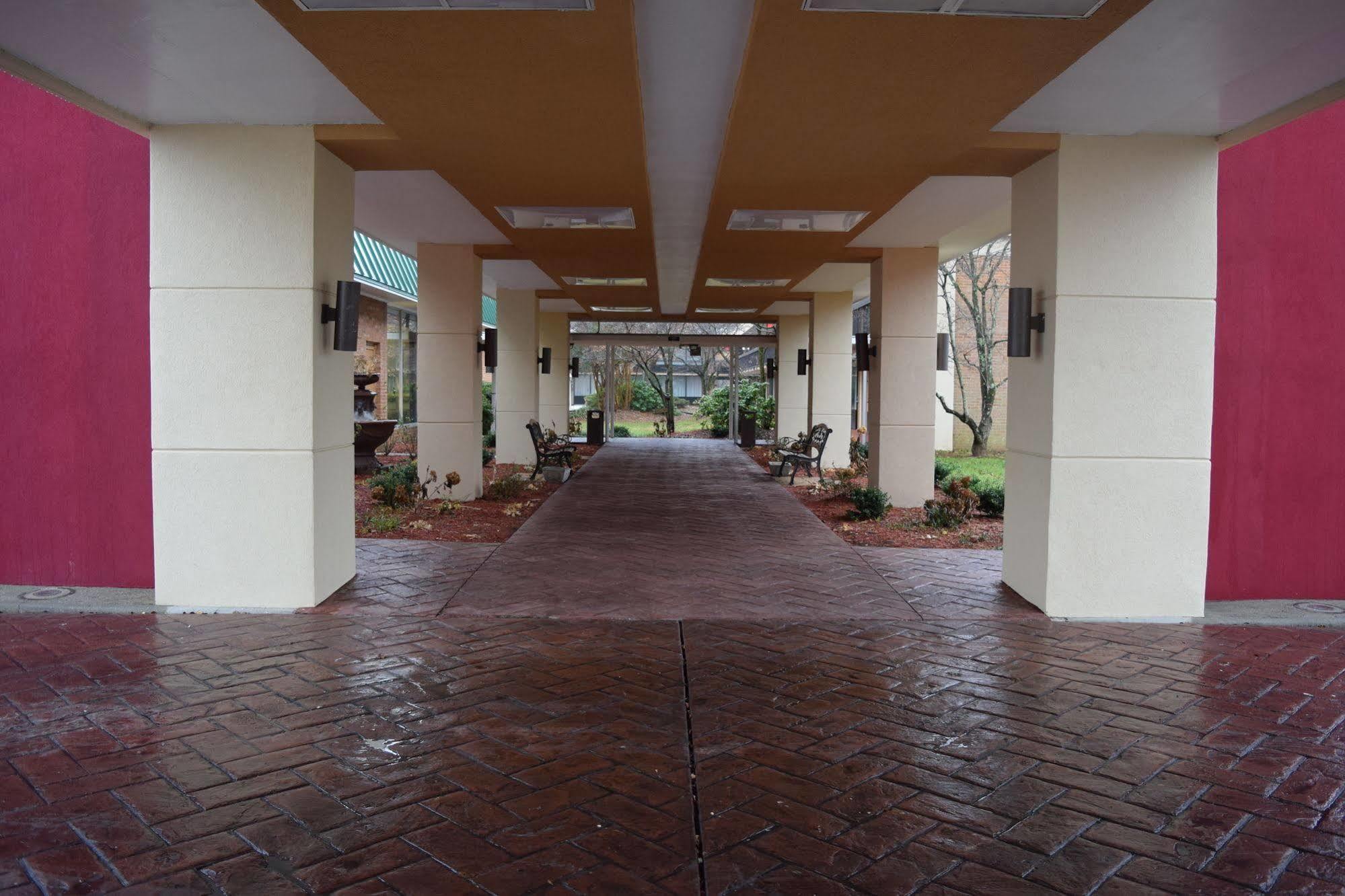 Quality Inn Roanoke Airport Екстер'єр фото
