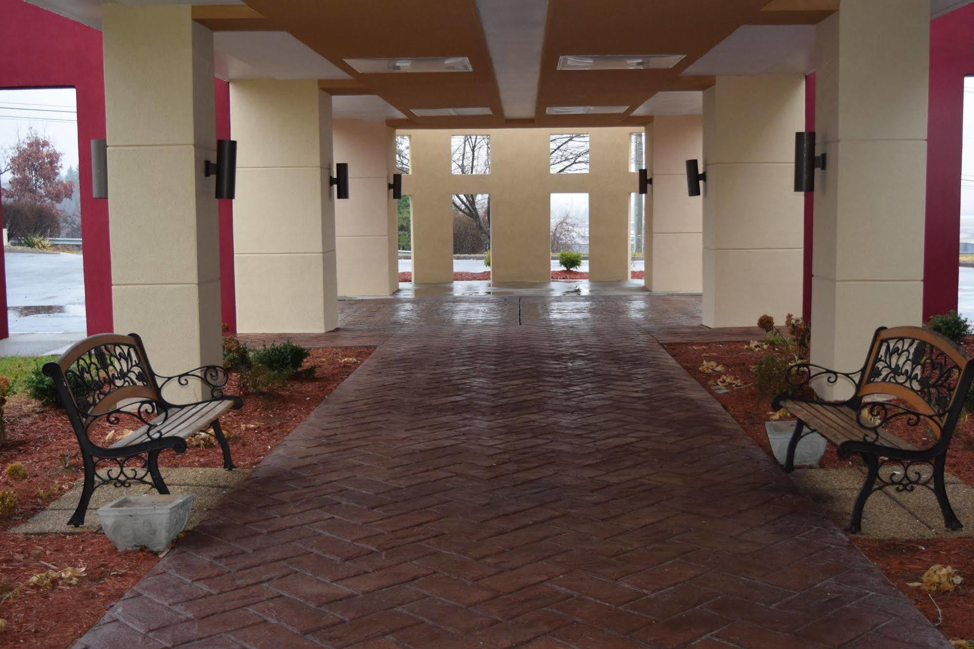 Quality Inn Roanoke Airport Екстер'єр фото