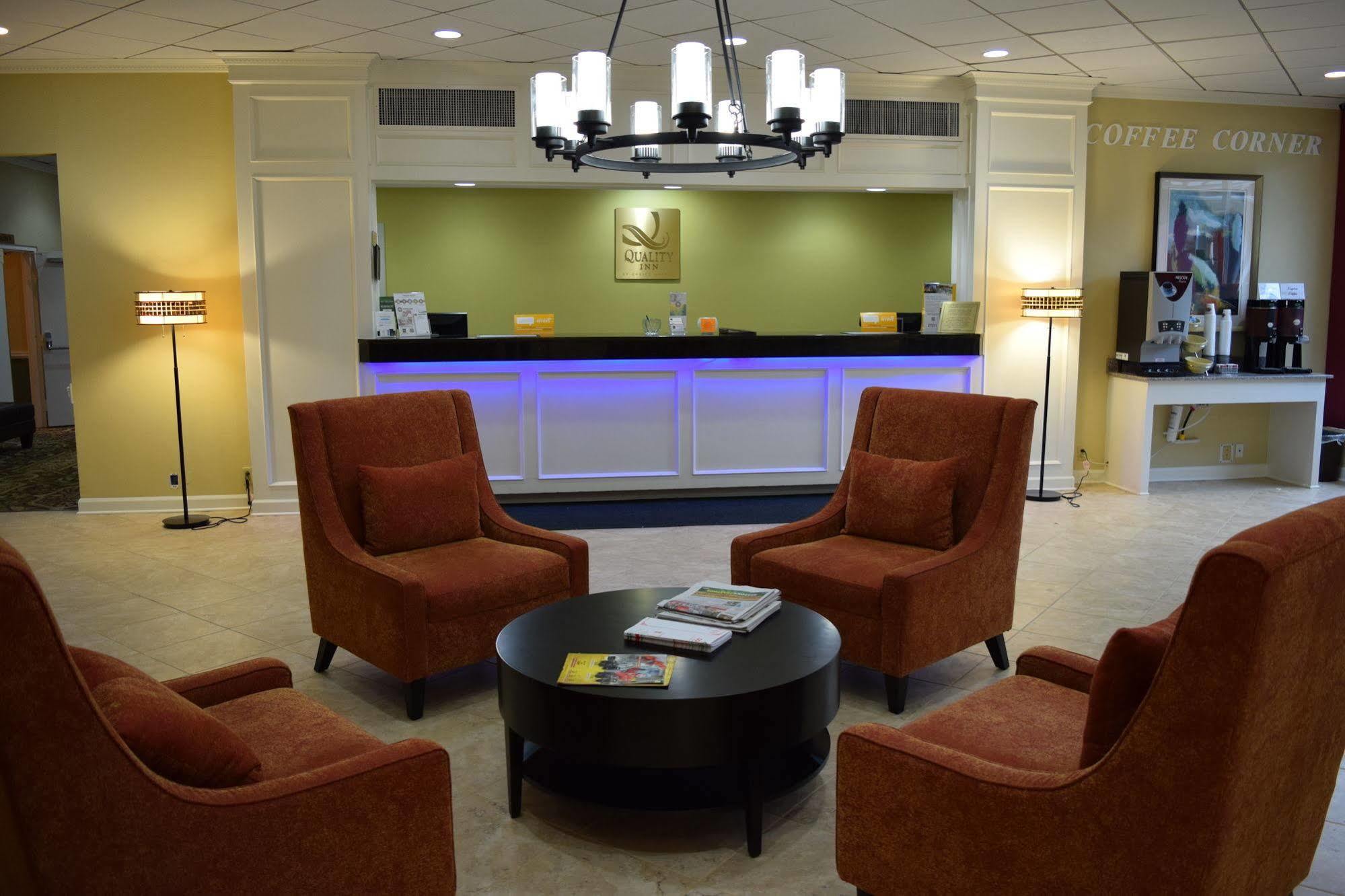 Quality Inn Roanoke Airport Екстер'єр фото