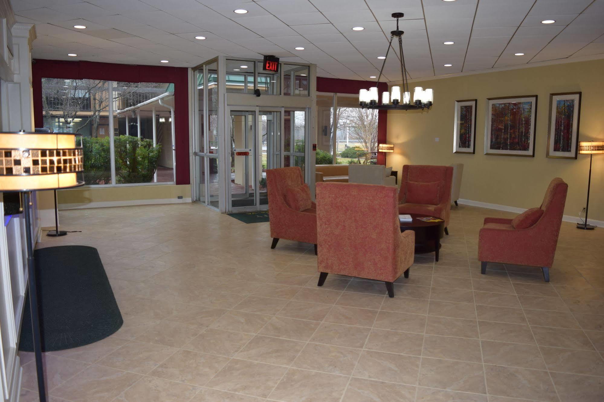 Quality Inn Roanoke Airport Екстер'єр фото