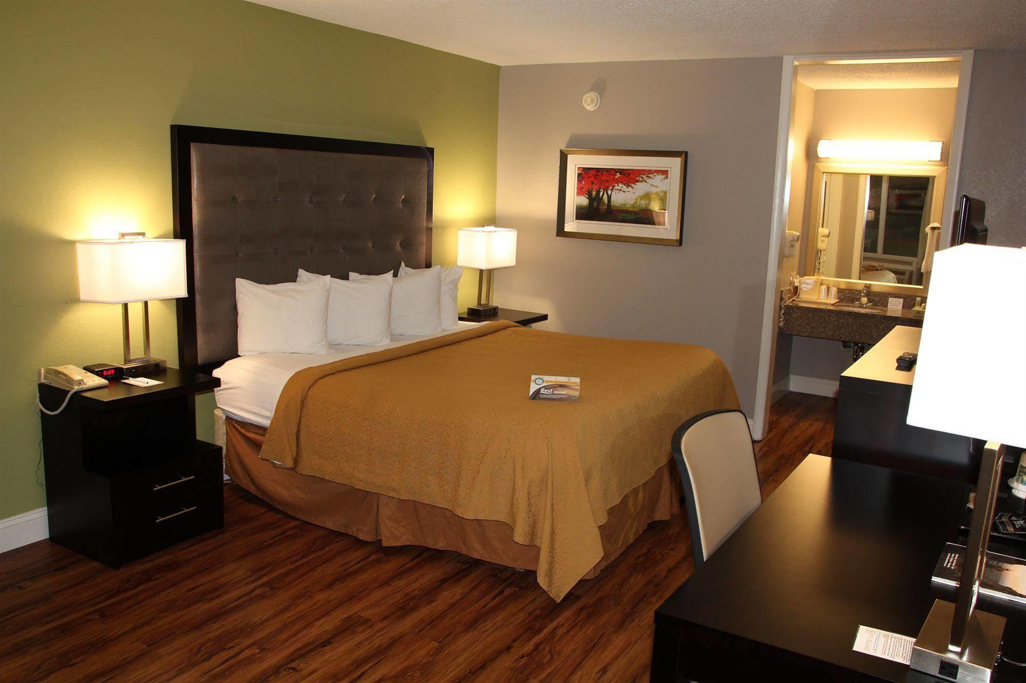 Quality Inn Roanoke Airport Екстер'єр фото
