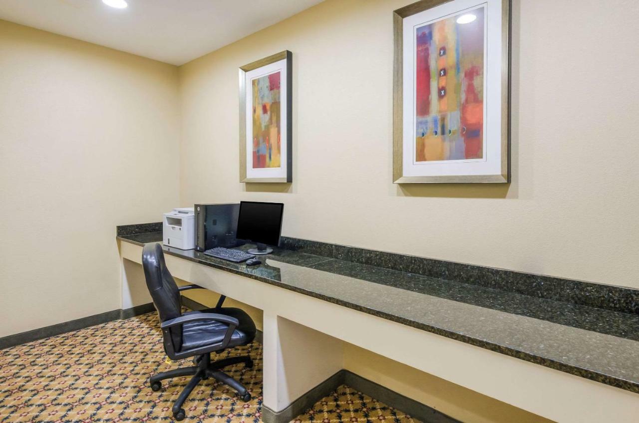 Quality Inn Roanoke Airport Екстер'єр фото