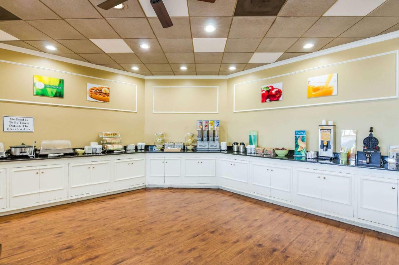 Quality Inn Roanoke Airport Екстер'єр фото