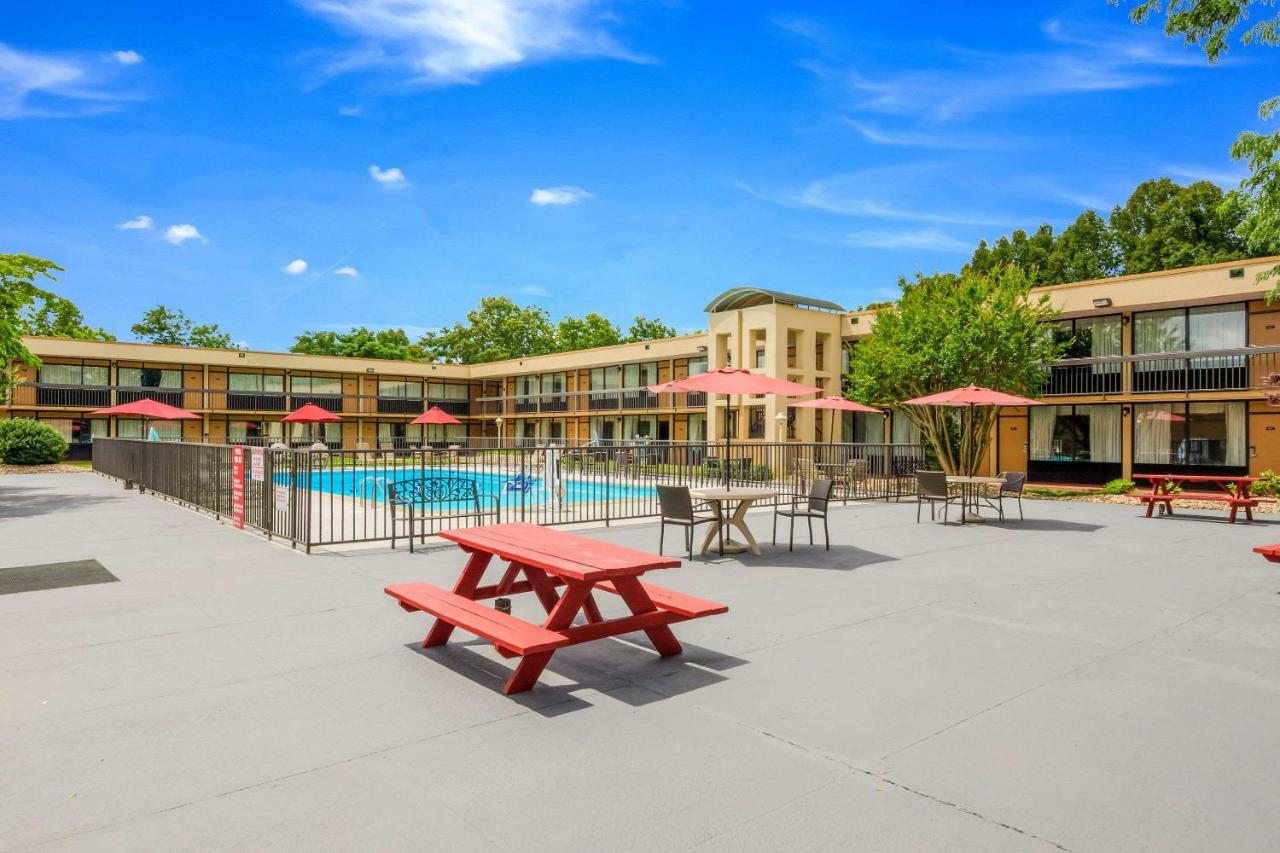 Quality Inn Roanoke Airport Екстер'єр фото