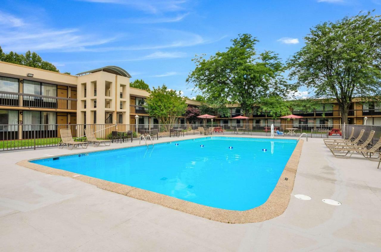 Quality Inn Roanoke Airport Екстер'єр фото