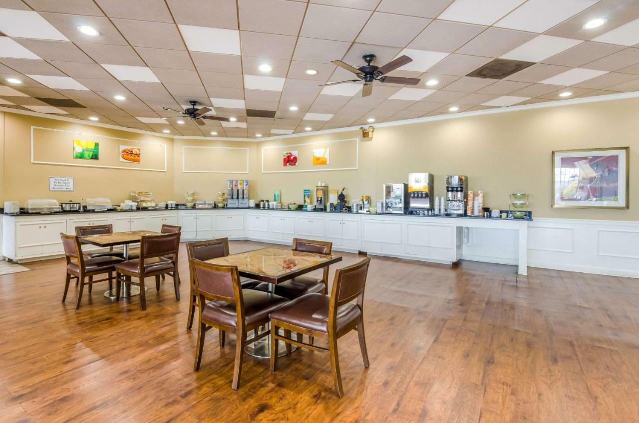 Quality Inn Roanoke Airport Екстер'єр фото
