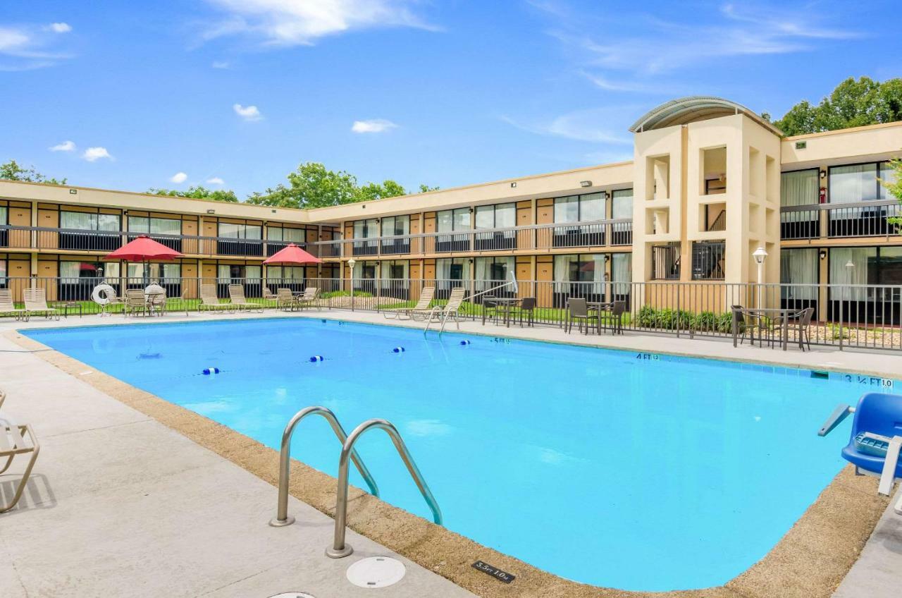 Quality Inn Roanoke Airport Екстер'єр фото