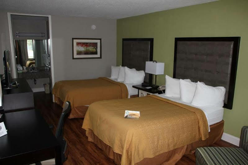 Quality Inn Roanoke Airport Екстер'єр фото