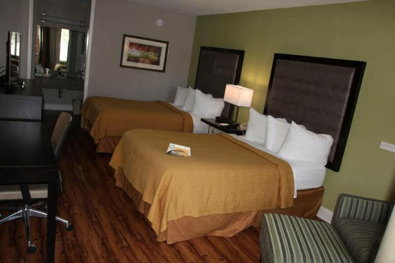Quality Inn Roanoke Airport Екстер'єр фото