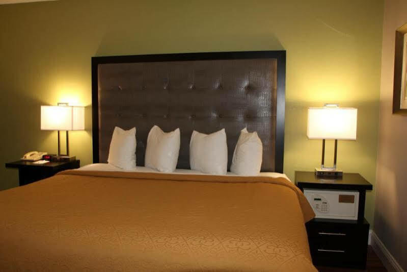 Quality Inn Roanoke Airport Екстер'єр фото